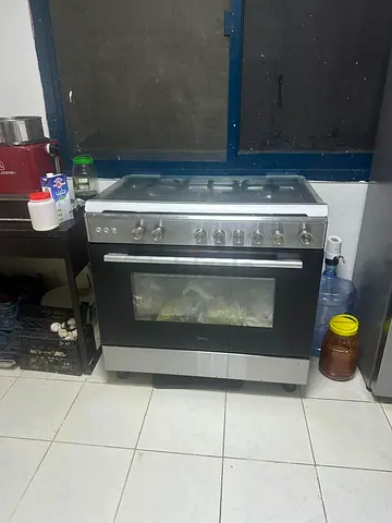 Stainless Steel 5-Burner Gas Cooker with Large Oven - Good Working Condition