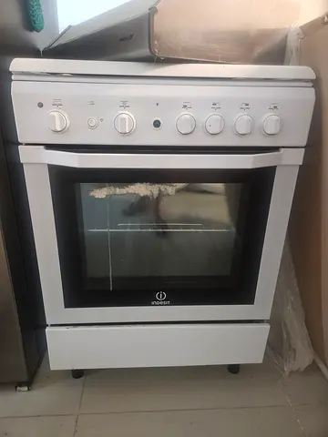 Indesit freestanding electric oven and stovetop - good working condition