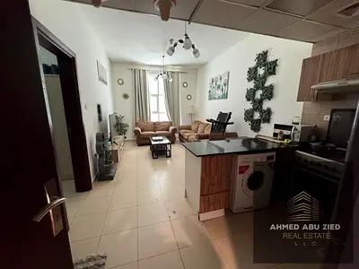 مفروشة بالكامل - غرفة نوم ماستر - مساحة ممتازة جدا - بلكون - فرش فاخرة و نظيف - مطبخ امريكي - 2حمام - تكييف مركزي - قريب كل الخدمات و بجوار السفير مول