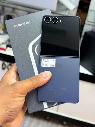 Samsung Z flip 7 black 256 Tdra uae