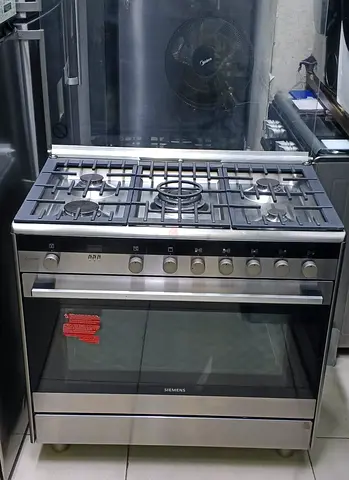 Siemens 5-Burner Gas Cooker with Oven - Stainless Steel good working conditions fre home delivery
