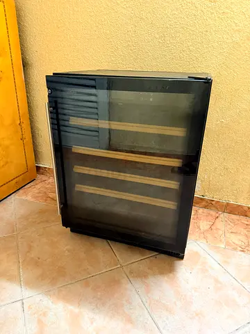 Under-counter wine cooler / beverage fridge with wooden shelves
