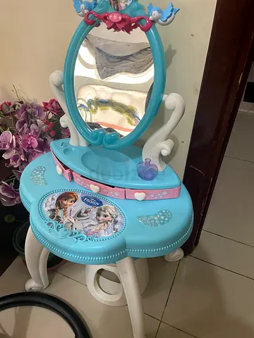 Kids Frozen-themed Vanity dresse