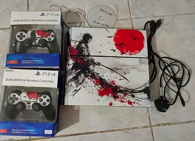 PS4 Fat Jailbreak 1Tb +2 Black controllers + 17 Games