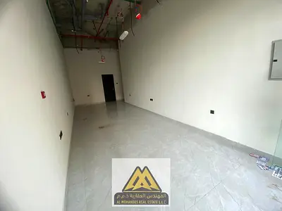 محل للإيجار السنوي في الجرف 3 عجمان بموقع تجاري مميز