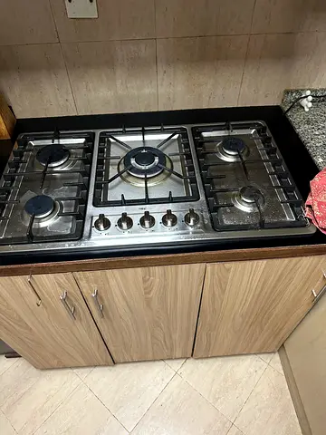 Geepas Stainless Steel 5-Burner Built-in Gas Hob - Good Working Condition
