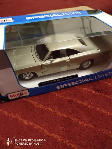 Maisto 1:24 1969 Dodge Charger R/T - Special Edition Die-Cast Model (Silver