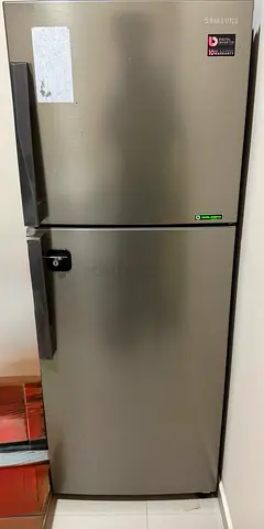 Samsung Top Freezer Refrigerator - 2-Door, Silver, Good Condition