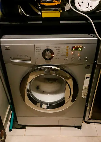 LG 8KG Inverter Washing Machine 
Dhs 450