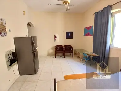 Ready to move apartment available prime location NEAR SAFARI MALL