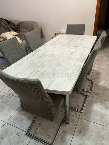 Wood-effect Dining Table expandable with 6 Grey Upholstered Chairs (Used)