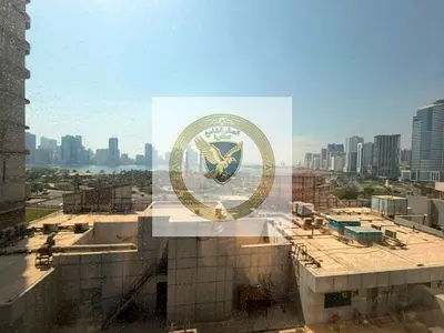اطلالة بحرية اكبر مساحة غرفة وصالة مع خزائن بالحائط تاني ساكن سهل المخرج الى دبي للايجار في المجاز 2