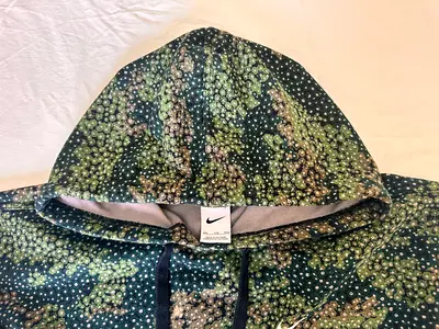 Nike hooded sweatshirt / pullover, green camo with dots. Easy and trendy