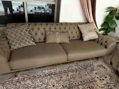 3-seater Chesterfield-style sofa in brown with cushions