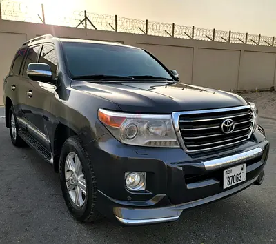 Toyota Land Cruiser GXR V8 2013 run 111700KM only  GCC Specs. NO accidents