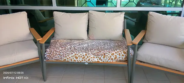 3-seater outdoor bench with cushions — good condition