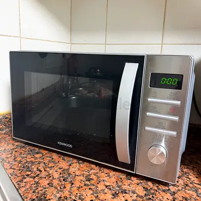 Kenwood countertop microwave – good working condition
