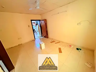 Location annuelle – Studio (Rez-de-chaussée) | Al Nuaimiya 1, Ajman Un studio est disponible à la location annuelle à Al Nuaimiya 1. Situé au rez-de-