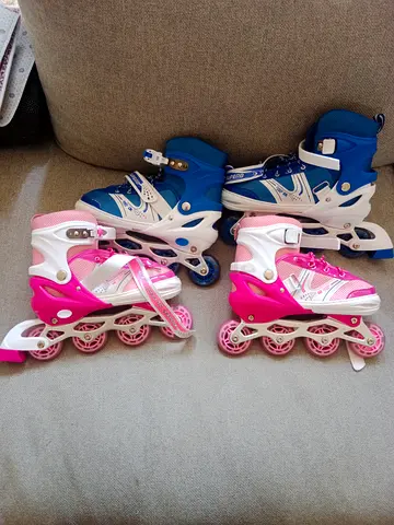 Pair of adjustable kids inline skates — blue  pink