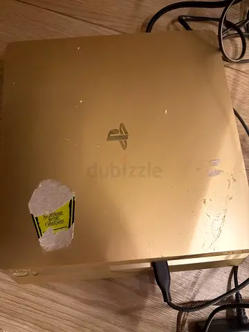 Ps4 Gold Limited edition (No box and no controllers)