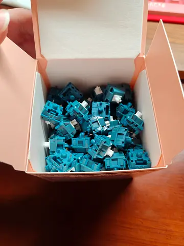 HMX Deep Blue Switches 68pcs + BSUN DAGK Bubble Linear Switches 10pcs – 78pcs Total – Like New