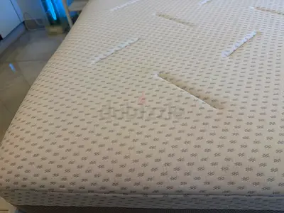 Like new !! Branded Mattress (180X200cms)