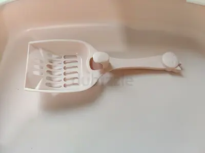 Plastic Cat Litter Scoop with Rotating Head - Light Pink