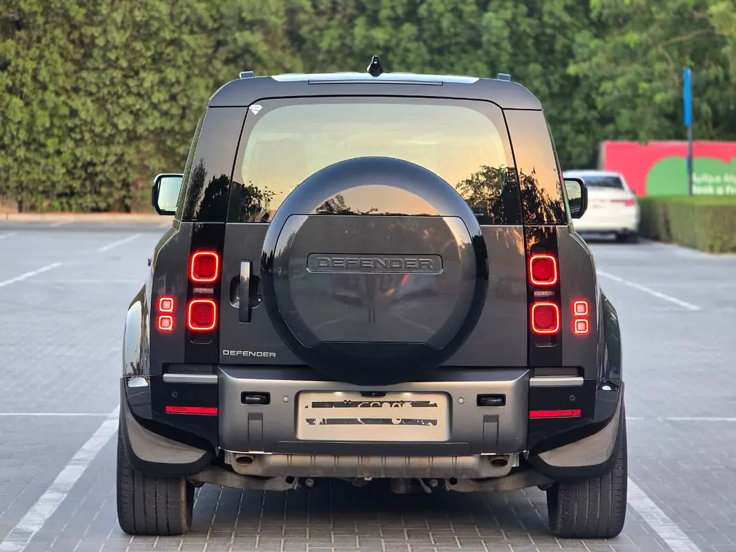 Land Rover Defender 2025