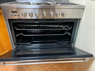 Stainless steel electric oven with 4 hotplates - good condition