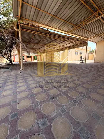 For rent an Arab house in Al-Hamidiyah area, close to all services, ground floor consisting of five rooms + council + kitchen + maid room, air conditioning, required 95 negotiable