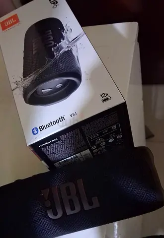 JBL Flip6 Bluetooth Portable Speaker (with box) - Good Condition only 6months old