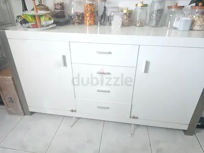 Dining table with 6 chairs and buffet.. Sharjah, Majaz 2