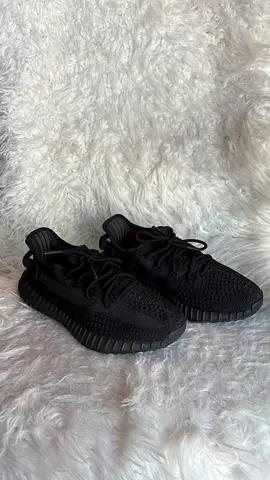 Black knitted low-top sneakers, lightly used