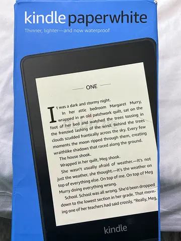 Kindle Paperwhite 10th Gen (8GB) – Excellent Condition – Box Cable Include