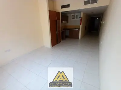 للإيجار السنوي بالراشدية 3، استوديو واسع وتشطيب ممتاز، الإيجار 20,000 درهم، 4 دفعات، جاهز للسكن.