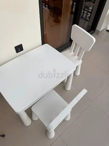 White kids table with two small chairs/stools - good condition