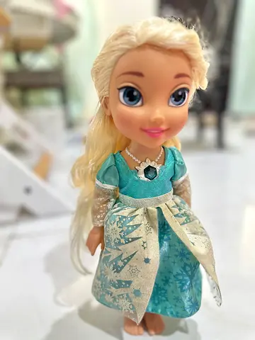 Disney Frozen Snow Glow Singing Lights Up Dress Elsa Doll
