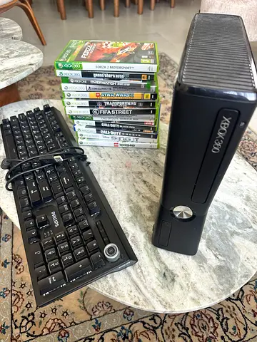 Xbox 360 + 28 pieces xbox 360 games+ free gaming keyboard