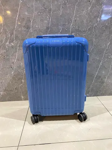 RIMOWA essential cabin suitcase