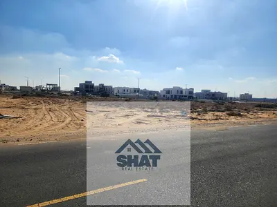 للبيع ارض تجارية سكنية  تصريح ارضي + 3 طابق مميزة خورفكان منطقة الحراي التجارية - الشارقة بموقع مميز ثاني قطعة من الشارع الرئيسي الداخلي