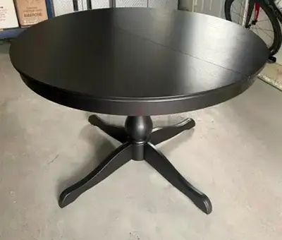 Solid Wood Round Dining Table - Good Condion