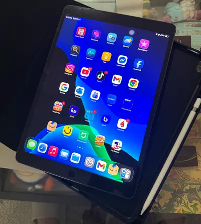 Apple iPad Air + pencil + complete with box