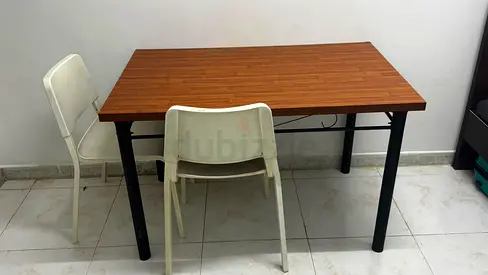 Simple wooden top dining/work table with 2 plastic chairs