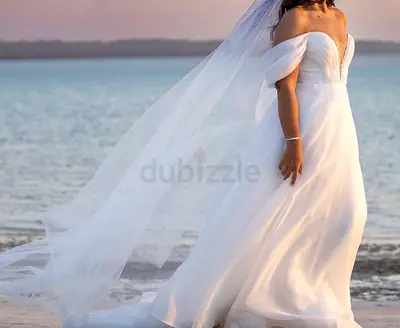 Romano Atelier - Off-shoulder Beach Wedding Dress with Long Veil, Size 42 EU (M/L), with Veil