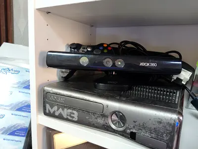 Xbox 360 Spl edition with Kinect + 120 games loaded