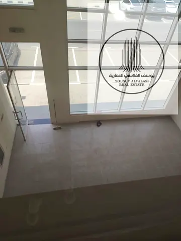 Showroom for annual rent in Industrial Area 18 – Sharjah | With mezzanine and a special price