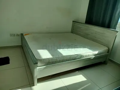 Modern Grey Wood Finish Bed Frame with Mattress