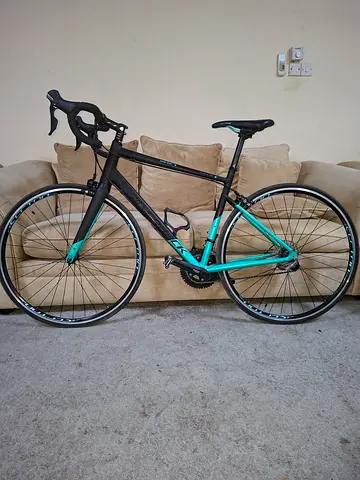 Lightweight road bike - 700c road/racing bicycle, good condition