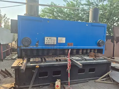 Heavy-Duty Hydraulic Shear Machine