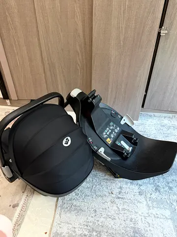 Maxicosi pebble car seat with rotating base